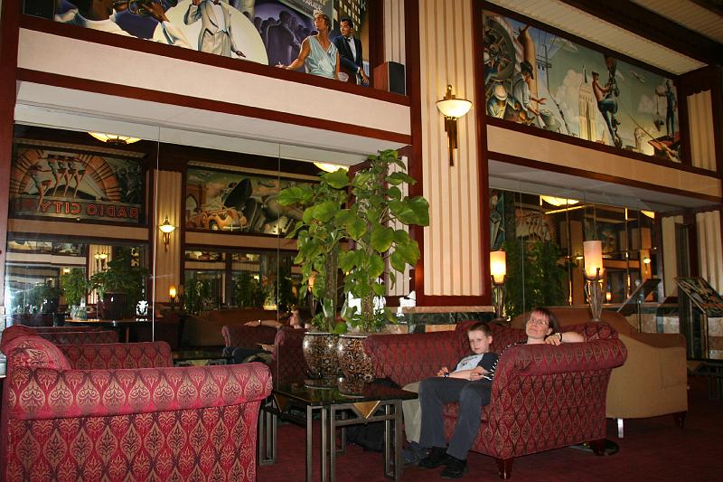 Edisonhotel Lobby 2.jpg